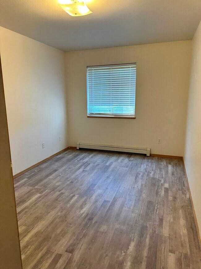 Building Photo - 209 N Pondera Ave