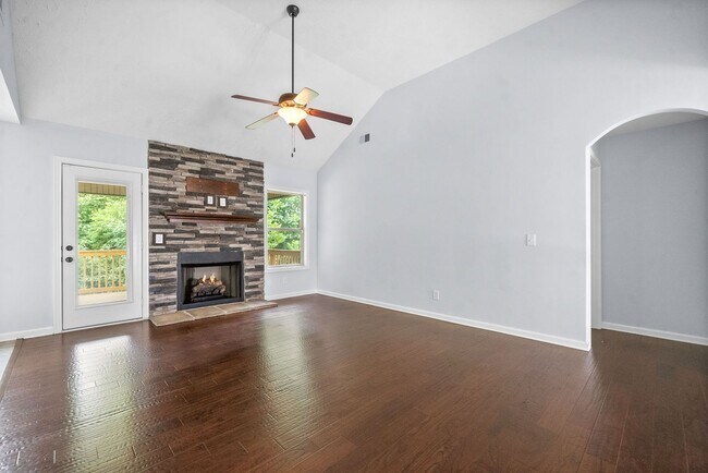 Building Photo - Pet Friendly Four Bedroom with Basement!