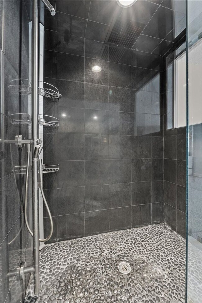 Building Photo - 3824 Gaines Dr