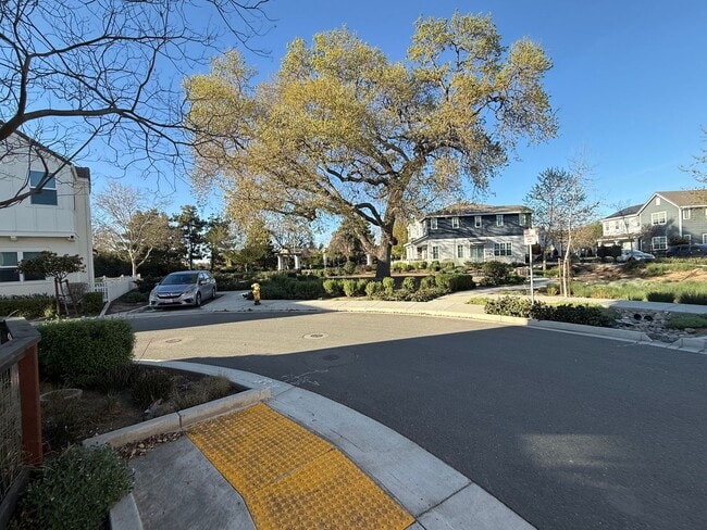 Building Photo - Pleasanton 4 Bed / 3 Bath, Top Rated Schools, Solar