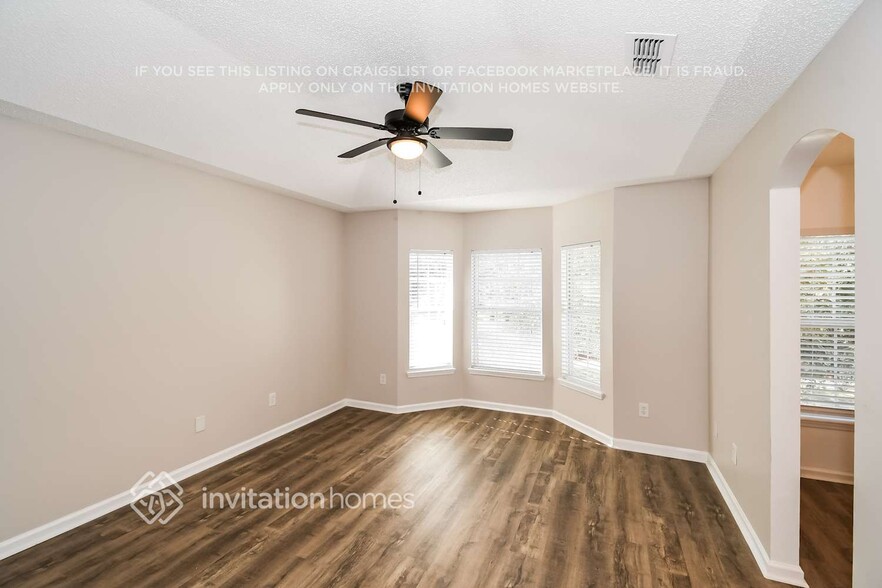 Building Photo - 325 Pecan Grove Dr