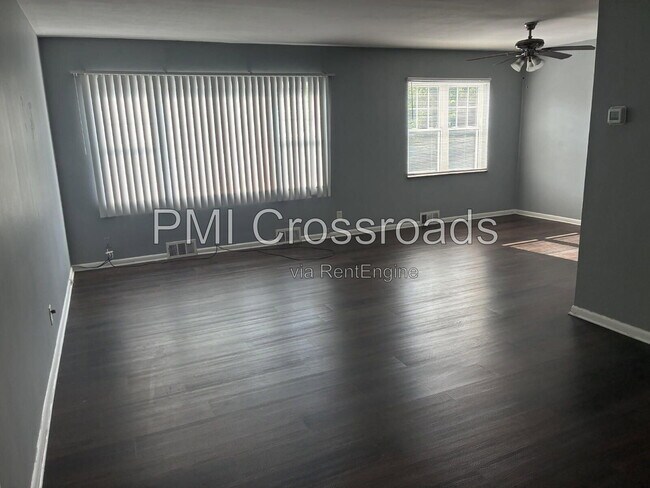 Building Photo - 16015 Van Aken Blvd