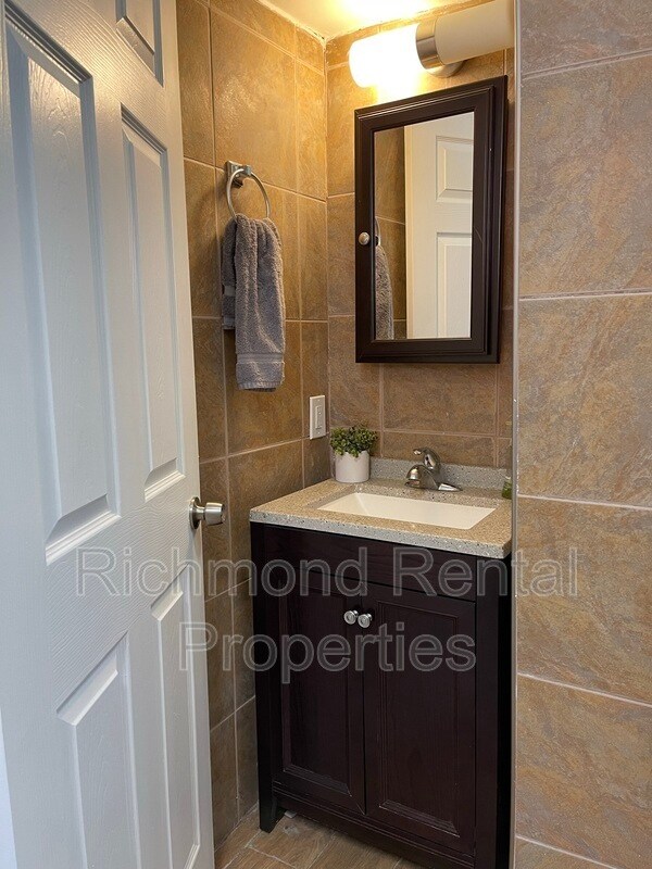 Building Photo - 1603 Hanover Ave