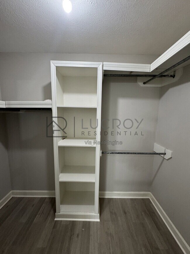 Building Photo - 33 Sandlewood Dr