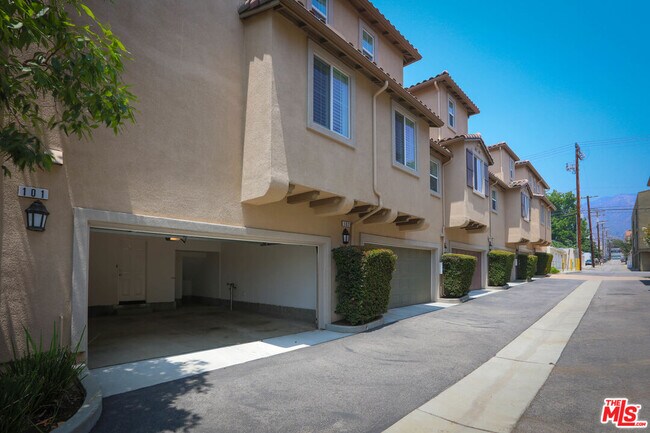 Building Photo - 720 S San Fernando Blvd