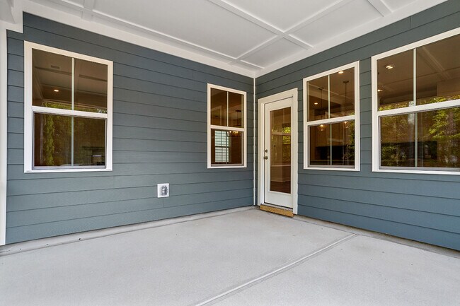 Building Photo - 2054 Florine Dr