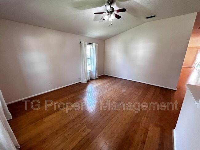 Building Photo - 1449 Blue Heron Ln N