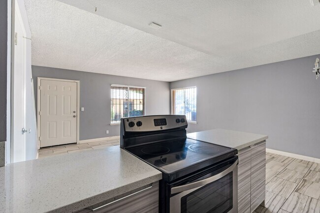 Building Photo - 1372 Lorilynn