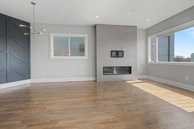 Building Photo - 118B Fern Ave