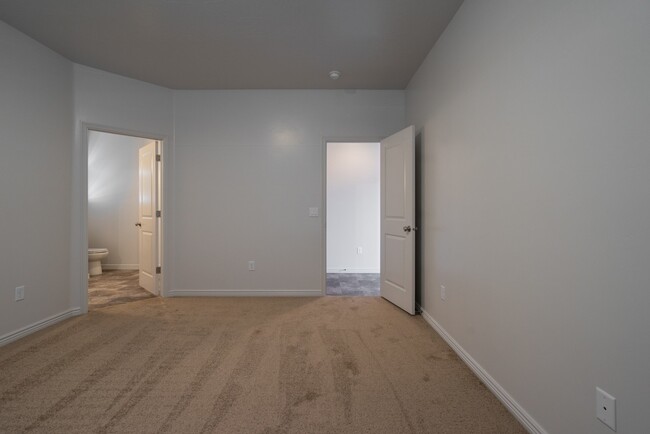 Building Photo - Beautiful Little Valley - 4 Bed 2 Bath home