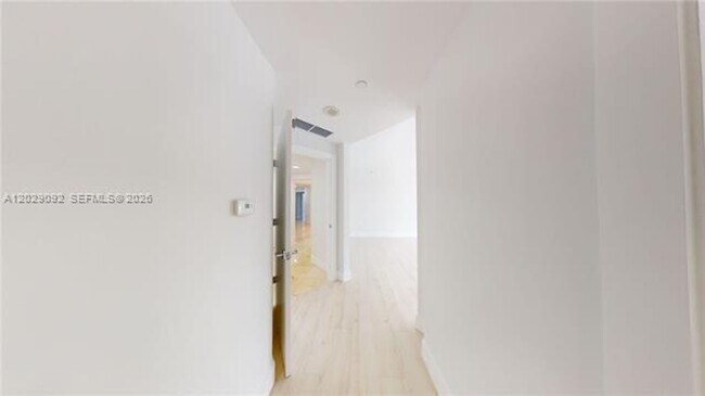 Building Photo - 21050 NE 38th Ave