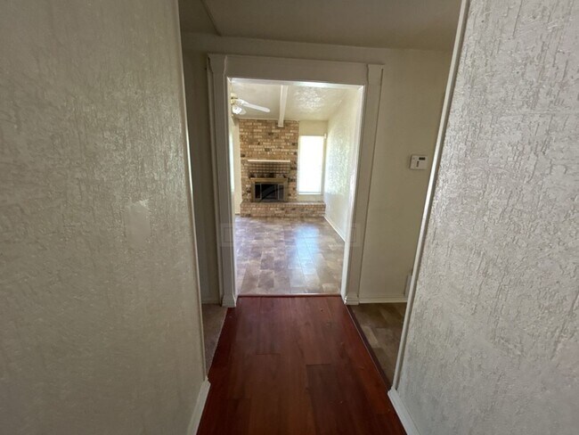Building Photo - 801 Carmen St