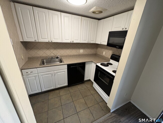 Building Photo - 20 Burgundy Hill Ln