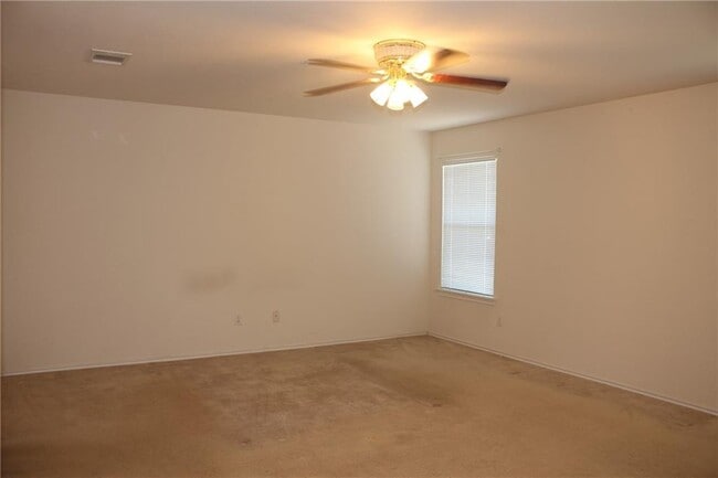 Building Photo - 107 Outfitter Dr