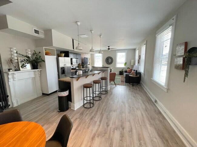 Building Photo - 1470 Goetz Alley