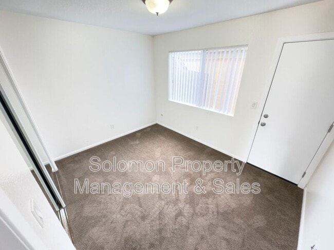 Building Photo - 2094 E Grand Ave