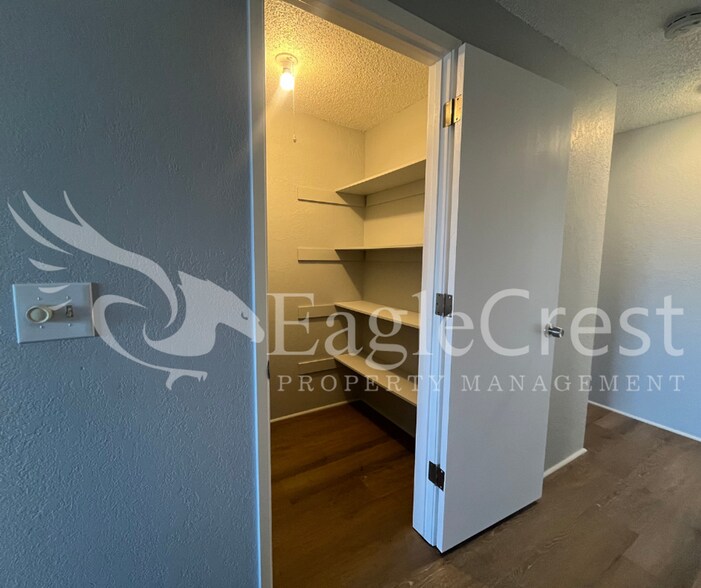 Building Photo - 320NEC