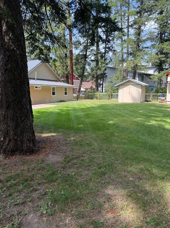 Building Photo - 1533 3rd Ave W