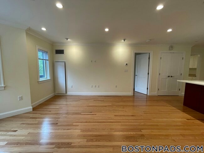 Building Photo - 1443 Beacon St