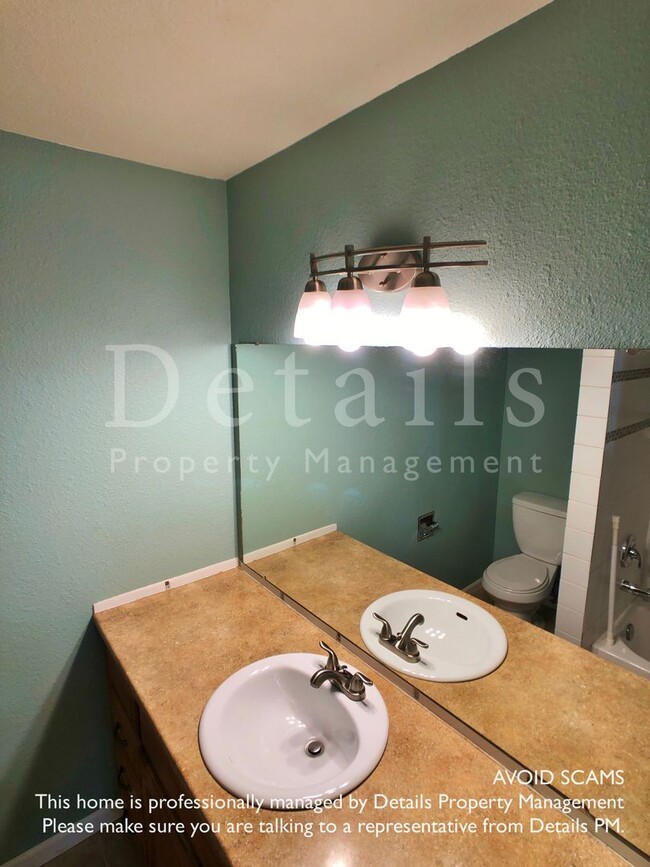 Building Photo - Nicely Updated Condo with 1 BR + Loft, 2.5...