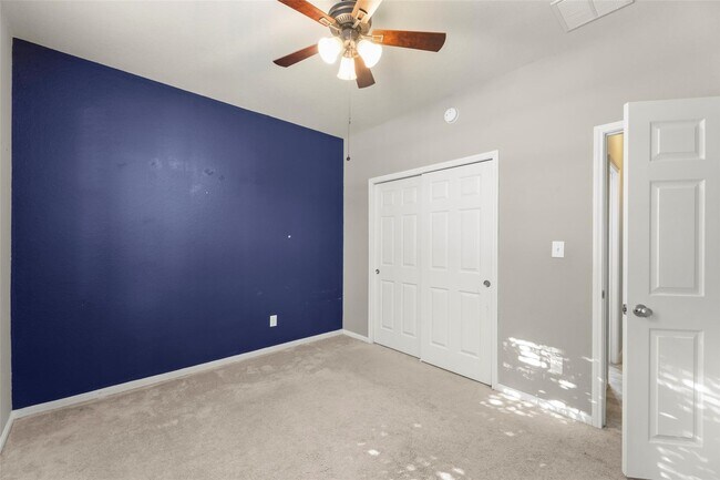 Building Photo - 5531 Drumlin Field Way