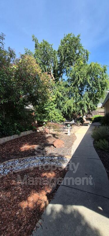 Building Photo - 642 Silvertop Way