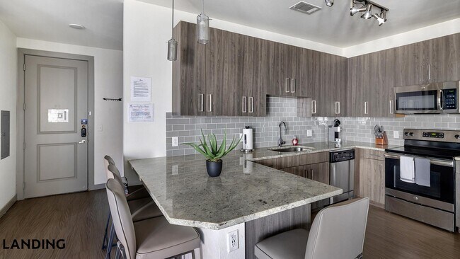 Building Photo - 101 S Center St