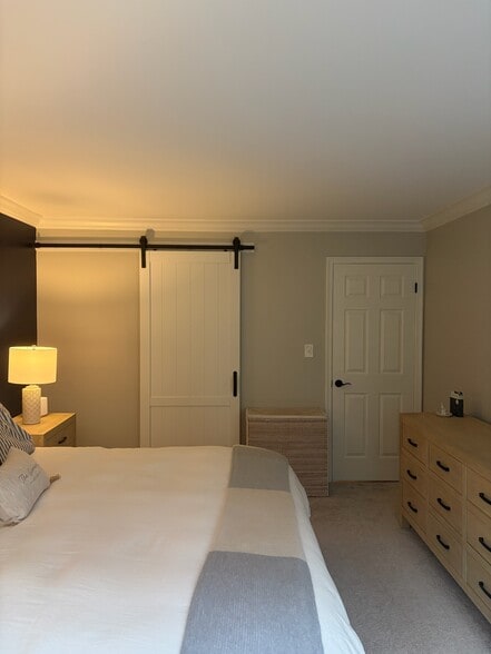 Building Photo - 7602 Lakeside Village Dr