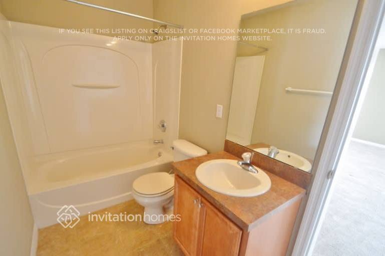Building Photo - 1346 Karok St
