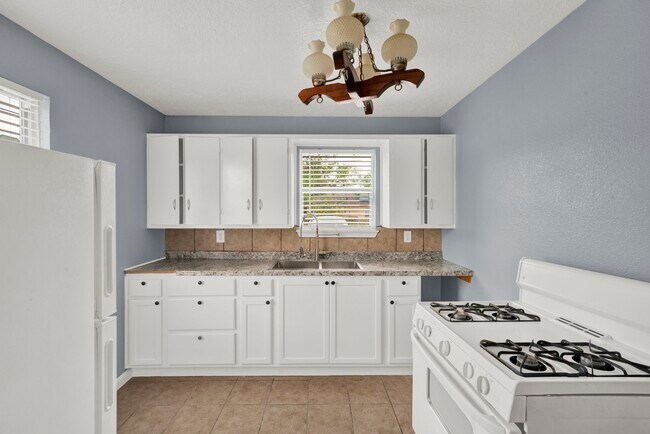 Building Photo - 1009 Witter St
