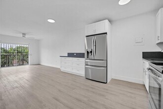 Building Photo - 1530 SW 2nd St