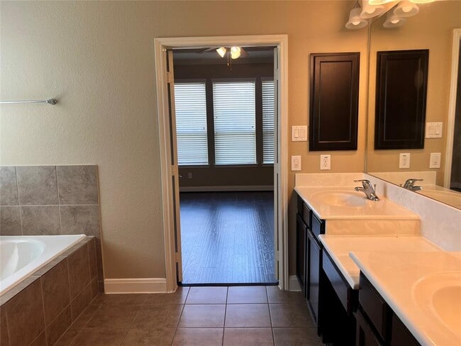 Building Photo - 4318 Bay Wind Ct