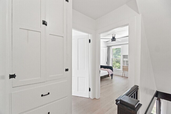 Building Photo - Renovated Historic Townhome — 2BR, 1,000 Sq Ft, West Central