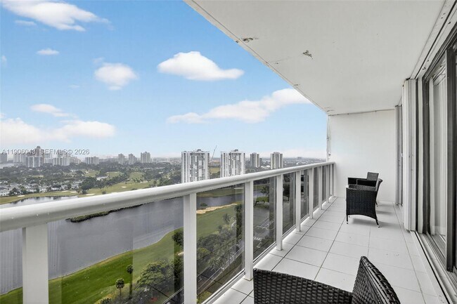 Building Photo - 3675 N Country Club Dr