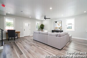 Building Photo - 423 N Mesquite St