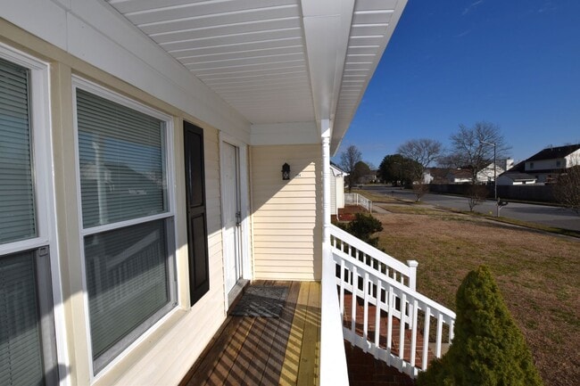 Building Photo - 4 BEDROOM HOME LOCATED IN SOUTH CHESEPEAKE. MUST SEE !!!!!!!!!!!