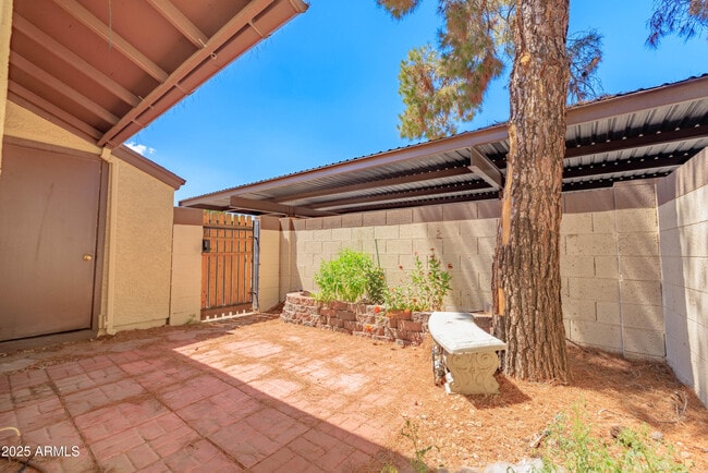 Building Photo - 170 E Guadalupe Rd