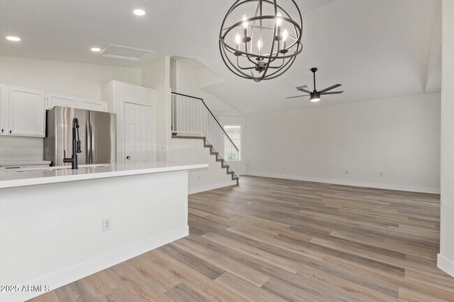 Building Photo - 829 N Bluejay Dr