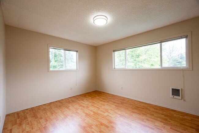 Building Photo - 13283 SE Oatfield Rd