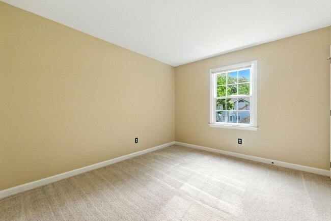 Building Photo - York County 4 BR Coventry House