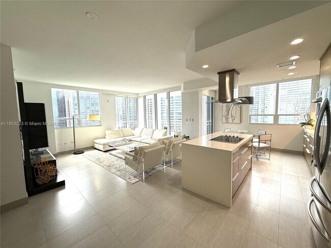 Building Photo - 801 Brickell Key Blvd
