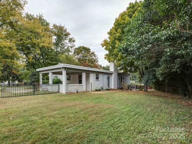 Building Photo - 2016 Wedgedale Dr