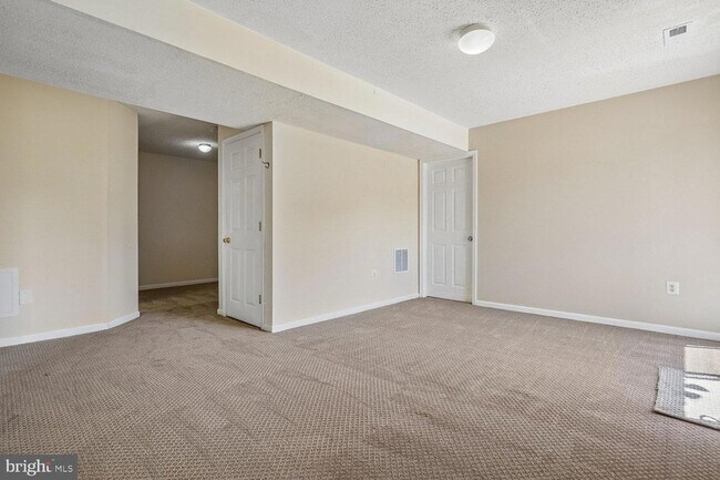 Building Photo - 14677 Cloverdale Rd