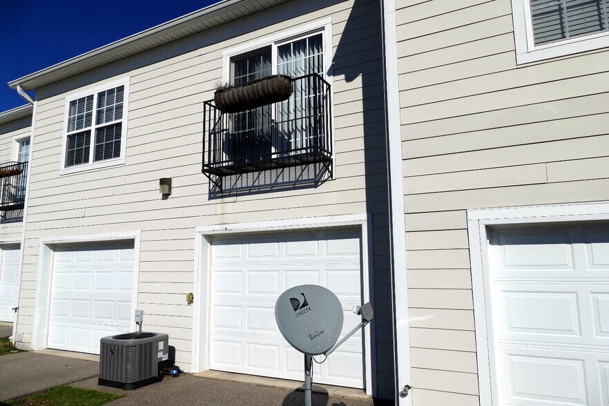 Building Photo - 104 Mahler Ave