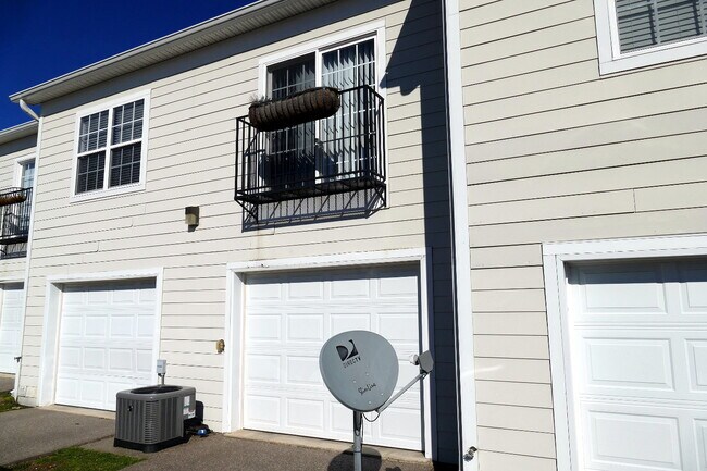 Building Photo - 104 Mahler Ave