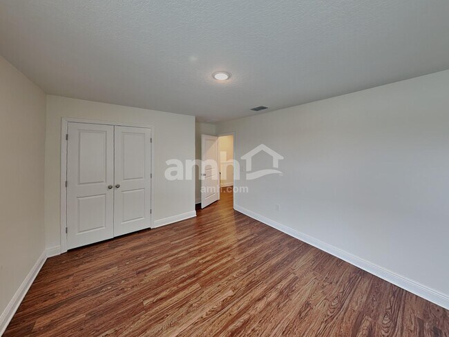 Building Photo - 1238 Sky Lks Dr