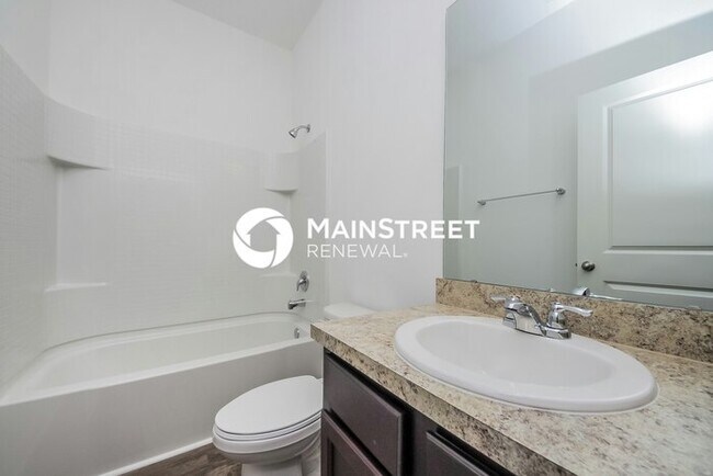 Building Photo - 4 Bedroom Pet-Friendly Home in Haines City, FL with Main Street Renewal