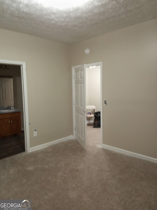 Building Photo - 3213 Southridge