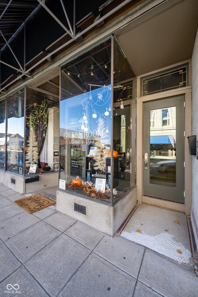 Primary Photo - 12 E Washington St