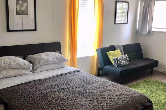 Building Photo - 5909 Bolm Rd